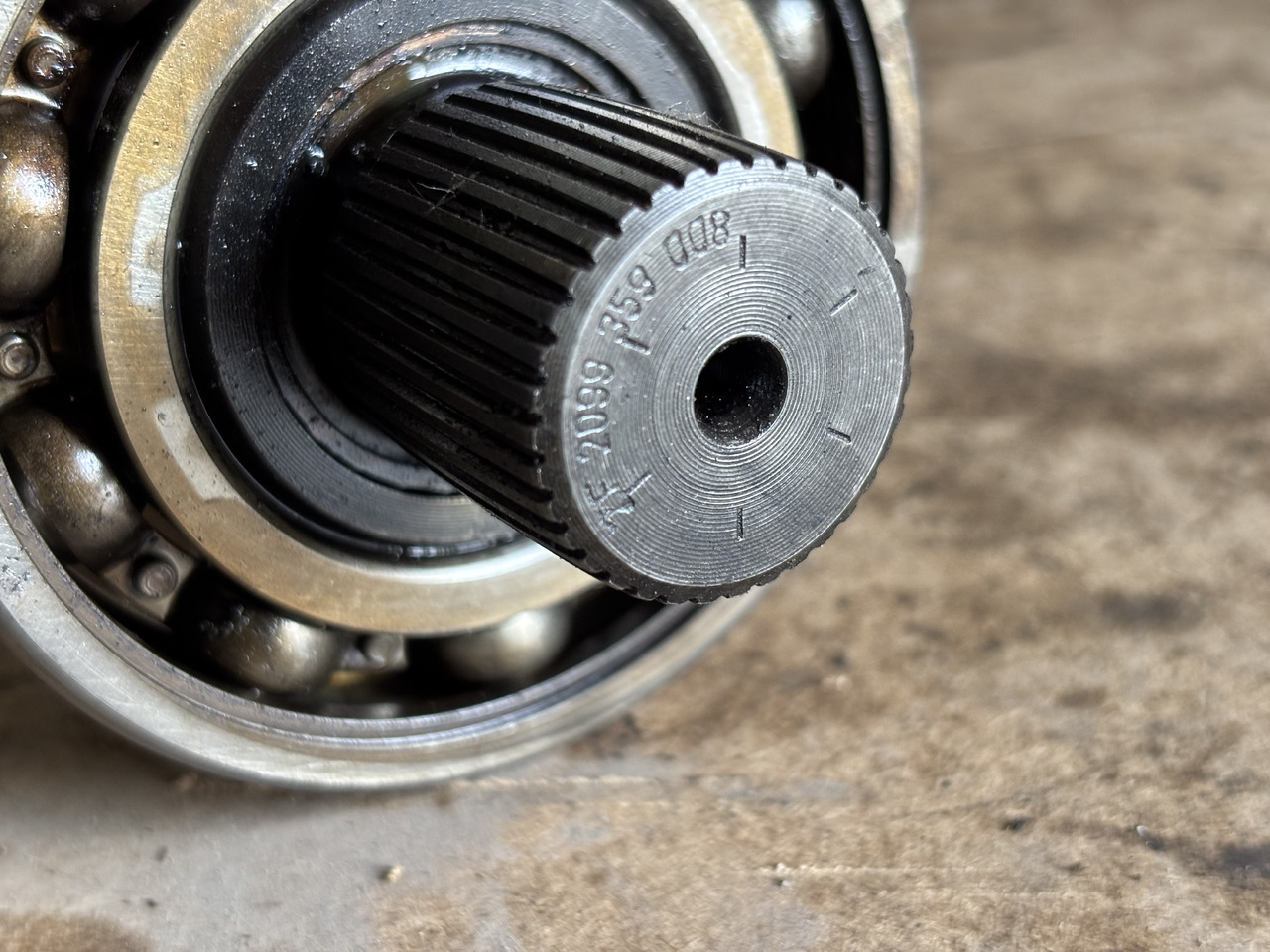 Wał odbioru Mocy ZF 2099359004 2099359008 - Erőátvitel - Mezőgazdasági gépek: 5 kép. Wał odbioru Mocy ZF 2099359004 2099359008 - Erőátvitel - Mezőgazdasági gépek: 5 kép.