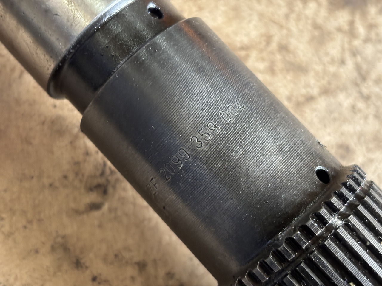 Wał odbioru Mocy ZF 2099359004 2099359008 - Erőátvitel - Mezőgazdasági gépek: 4 kép. Wał odbioru Mocy ZF 2099359004 2099359008 - Erőátvitel - Mezőgazdasági gépek: 4 kép.