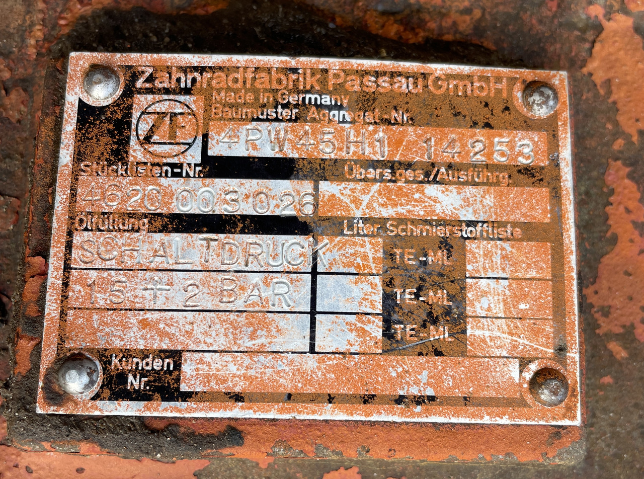 ZF 4PW45H1 ZETTELMEYER ZL4001 VOLVO - skrzynia biegów - Sebességváltó - Mezőgazdasági gépek: 4 kép. ZF 4PW45H1 ZETTELMEYER ZL4001 VOLVO - skrzynia biegów - Sebességváltó - Mezőgazdasági gépek: 4 kép.