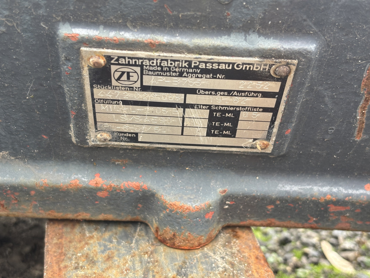 ZF AP-B755 2HL-100 Most Tylni Oś Tylnia Skrzynia Biegów Zwolnica Zwrotnica Pochwa CZĘŚCI - Véglehajtás - Mezőgazdasági gépek: 4 kép. ZF AP-B755 2HL-100 Most Tylni Oś Tylnia Skrzynia Biegów Zwolnica Zwrotnica Pochwa CZĘŚCI - Véglehajtás - Mezőgazdasági gépek: 4 kép.