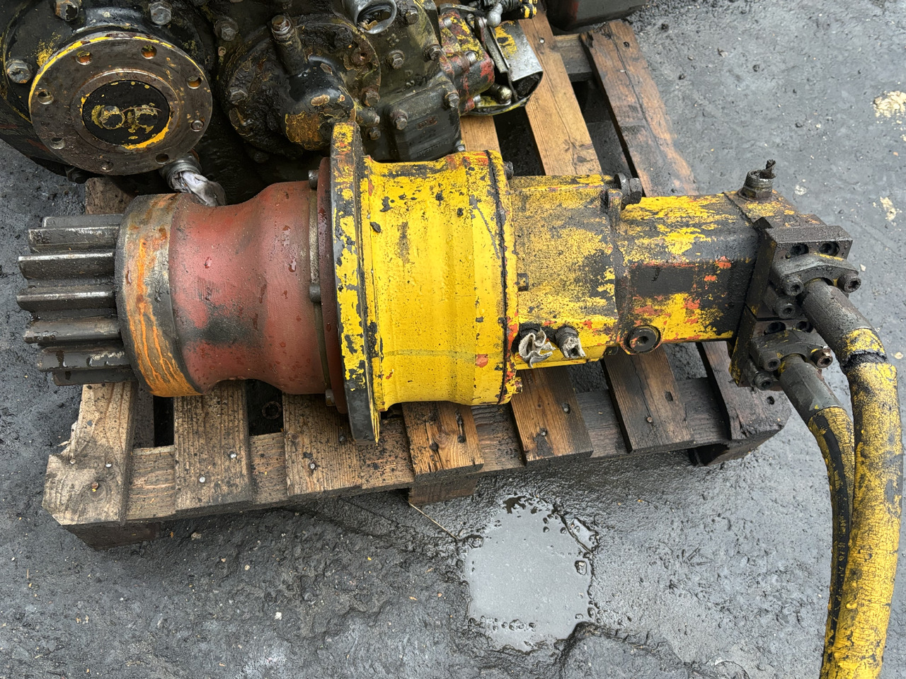 Zeppelin ZR15 Cat 212 206 Eder Reduktor Obrotu - Erőátvitel - Mezőgazdasági gépek: 1 kép. Zeppelin ZR15 Cat 212 206 Eder Reduktor Obrotu - Erőátvitel - Mezőgazdasági gépek: 1 kép.