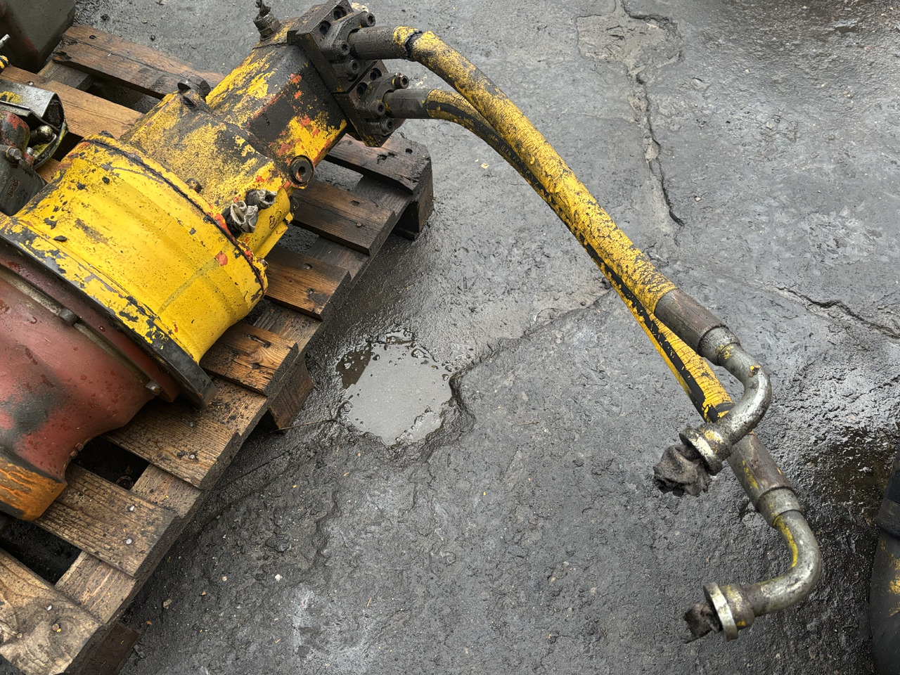 Zeppelin ZR15 Cat 212 206 Eder Reduktor Obrotu - Erőátvitel - Mezőgazdasági gépek: 2 kép. Zeppelin ZR15 Cat 212 206 Eder Reduktor Obrotu - Erőátvitel - Mezőgazdasági gépek: 2 kép.