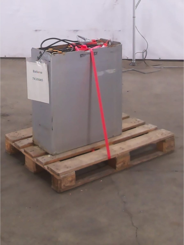 AVB 24V 465Ah - Akkumulátor - Anyagmozgató gép: 1 kép. AVB 24V 465Ah - Akkumulátor - Anyagmozgató gép: 1 kép.