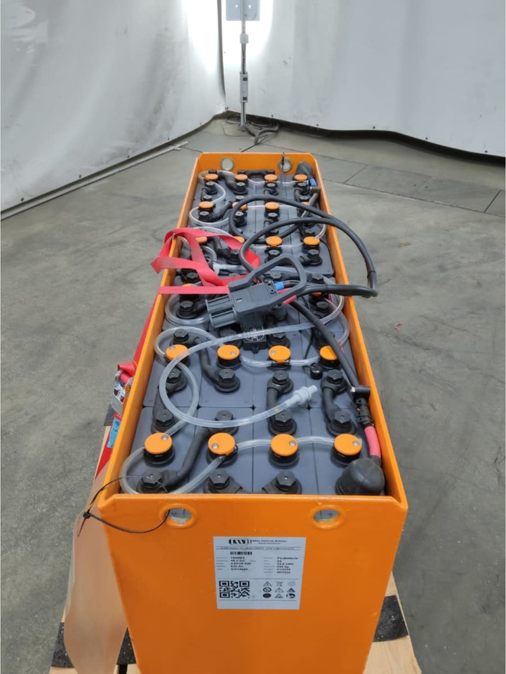 AVB 48V 620Ah - Akkumulátor - Anyagmozgató gép: 4 kép. AVB 48V 620Ah - Akkumulátor - Anyagmozgató gép: 4 kép.