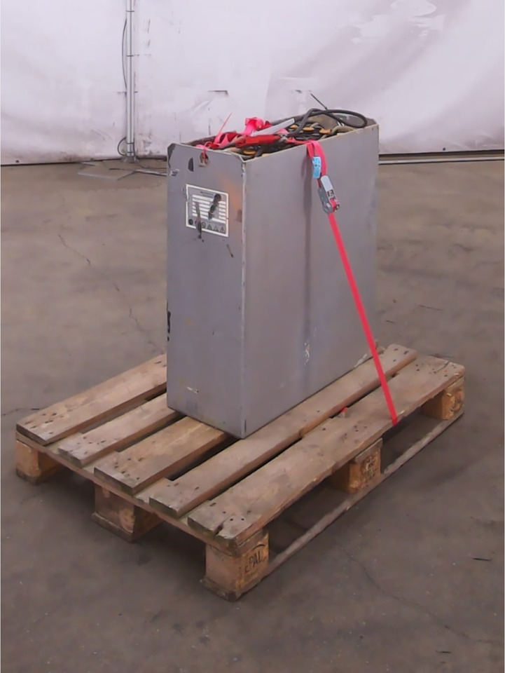 AVB Battery 24V 465Ah - Akkumulátor - Anyagmozgató gép: 3 kép. AVB Battery 24V 465Ah - Akkumulátor - Anyagmozgató gép: 3 kép.
