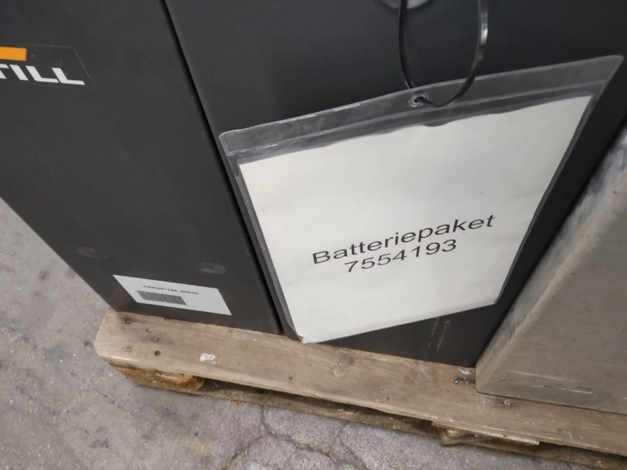Battery Package 4 pieces - Adapterek - Anyagmozgató gép: 2 kép. Battery Package 4 pieces - Adapterek - Anyagmozgató gép: 2 kép.