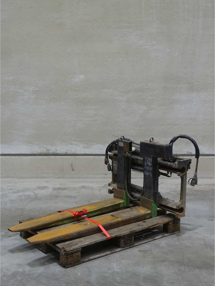 Durwen RZV25S - Adapterek - Anyagmozgató gép: 1 kép. Durwen RZV25S - Adapterek - Anyagmozgató gép: 1 kép.