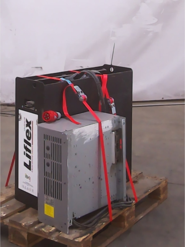 Battery 24V 240Ah - Akkumulátor - Anyagmozgató gép: 3 kép. Battery 24V 240Ah - Akkumulátor - Anyagmozgató gép: 3 kép.