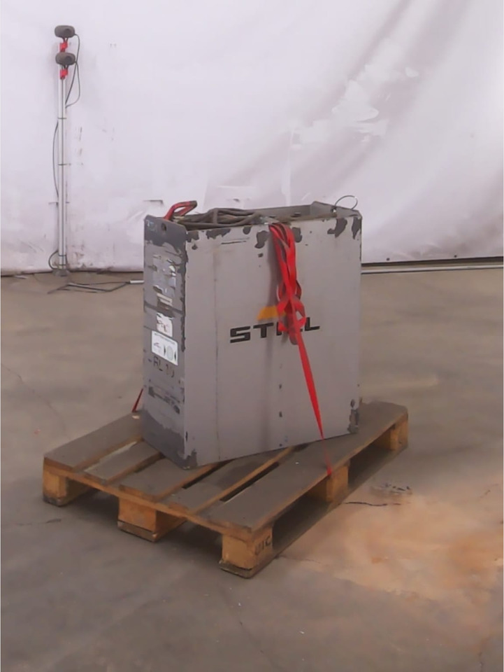 Battery 24V - Akkumulátor - Anyagmozgató gép: 3 kép. Battery 24V - Akkumulátor - Anyagmozgató gép: 3 kép.