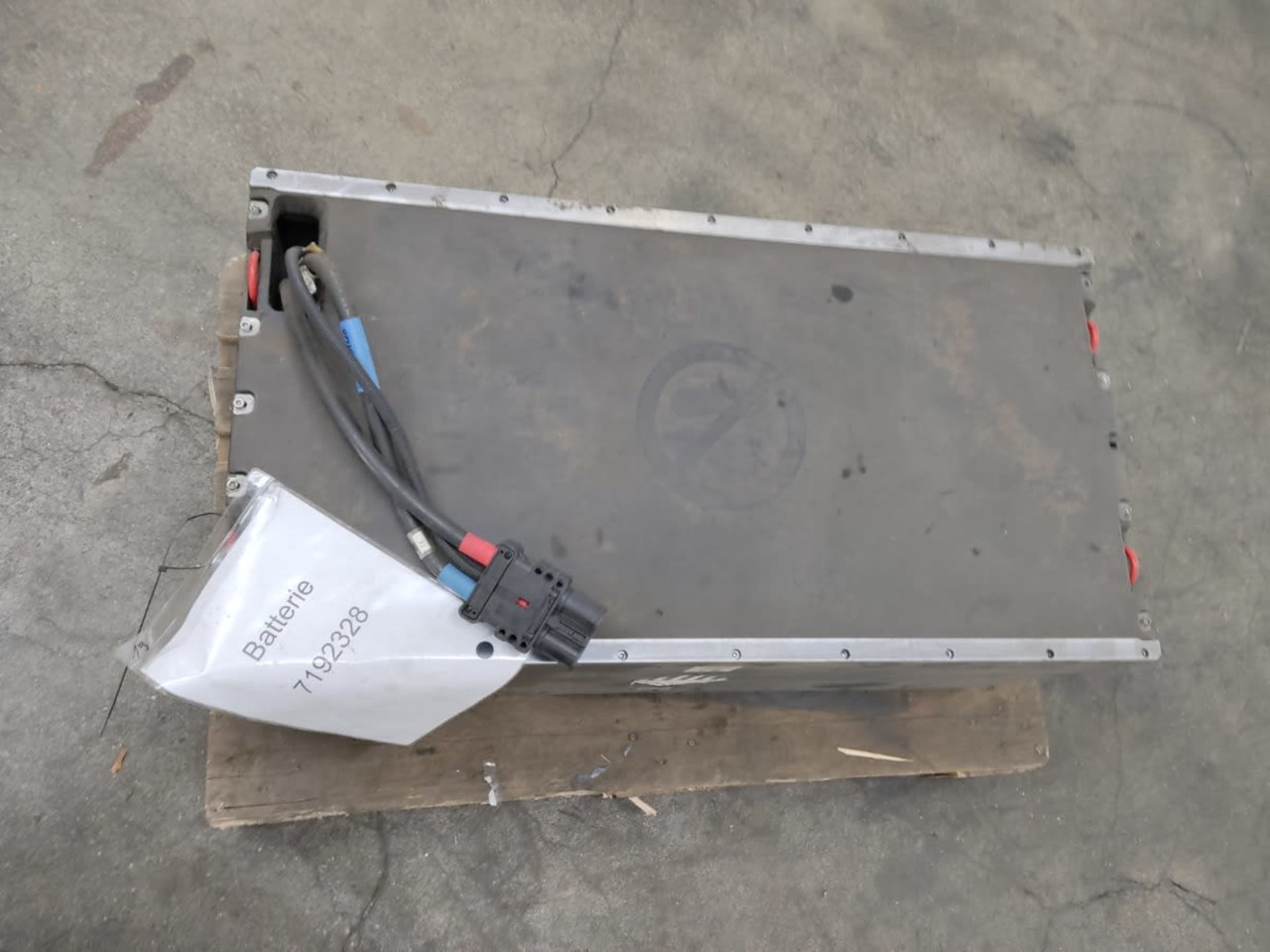 Battery BMZ 48V 268Ah/LiIon - Akkumulátor - Anyagmozgató gép: 4 kép. Battery BMZ 48V 268Ah/LiIon - Akkumulátor - Anyagmozgató gép: 4 kép.
