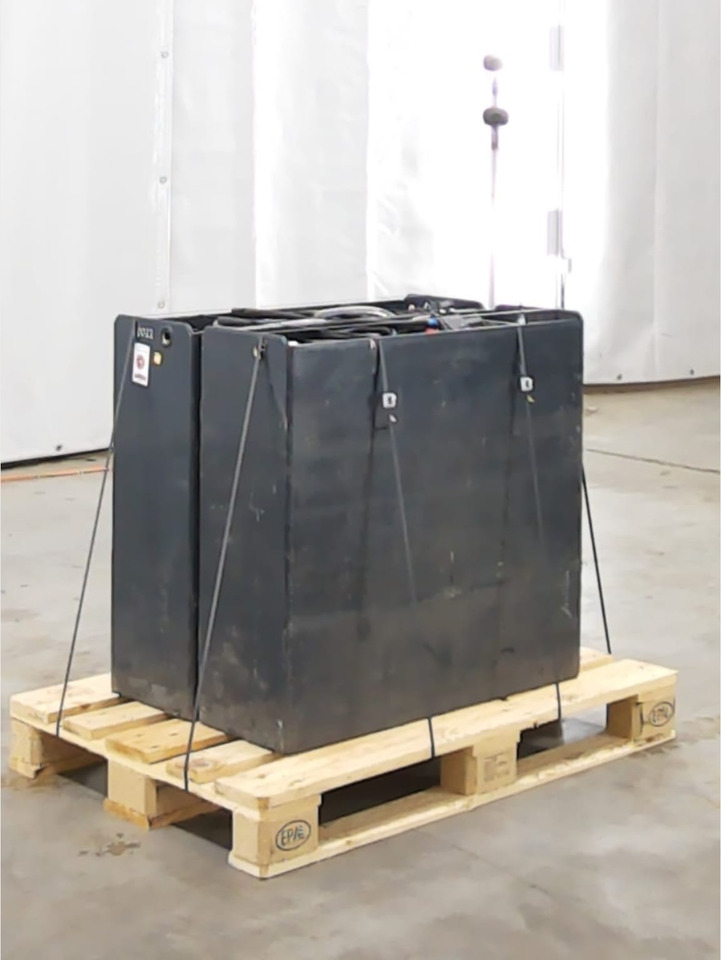 Battery Package - 2 Pcs. - Akkumulátor - Anyagmozgató gép: 1 kép. Battery Package - 2 Pcs. - Akkumulátor - Anyagmozgató gép: 1 kép.