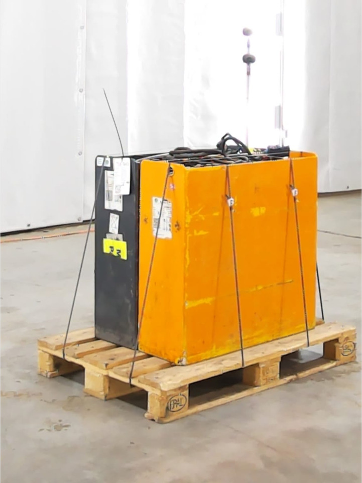 Battery Package - 2 Pcs. - Akkumulátor - Anyagmozgató gép: 1 kép. Battery Package - 2 Pcs. - Akkumulátor - Anyagmozgató gép: 1 kép.
