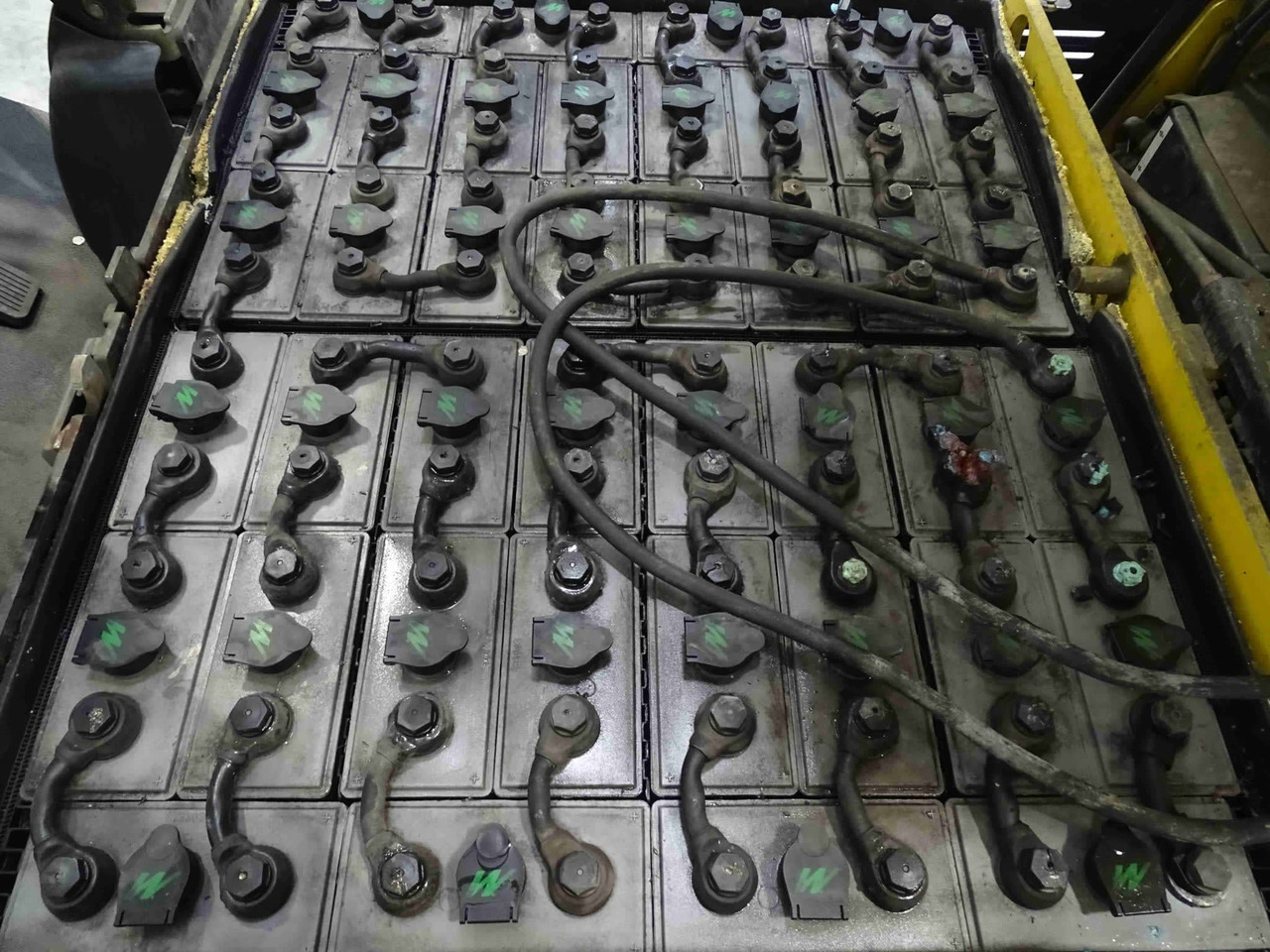 DAEWOO B30X - Elektromos targonca: 4 kép. DAEWOO B30X - Elektromos targonca: 4 kép.