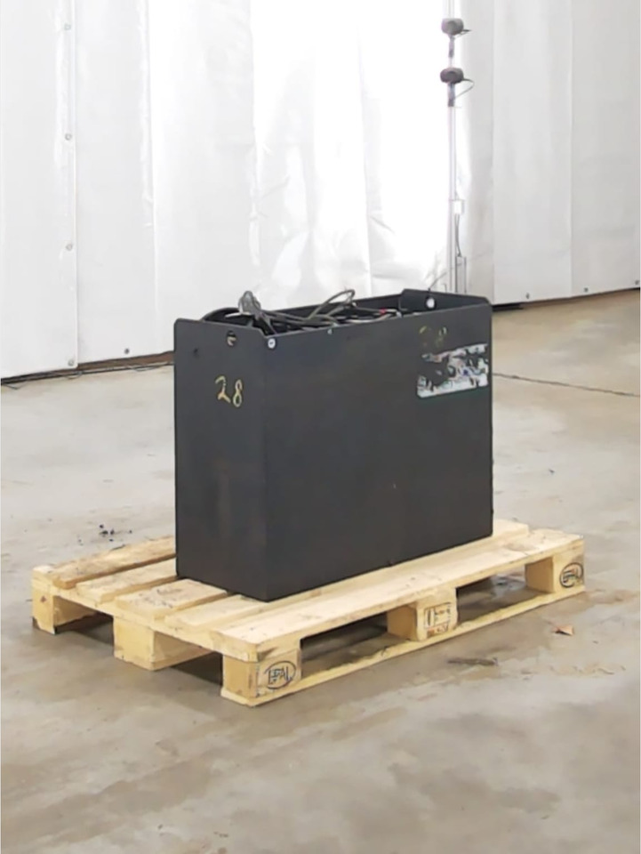 HOPPECKE Battery 24V 575Ah - Akkumulátor - Anyagmozgató gép: 1 kép. HOPPECKE Battery 24V 575Ah - Akkumulátor - Anyagmozgató gép: 1 kép.