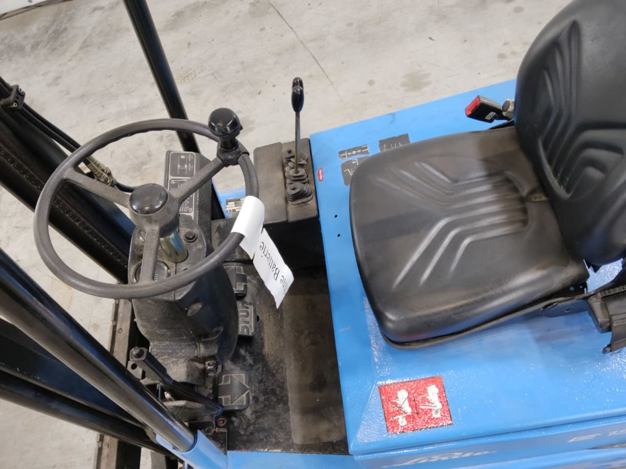 Linde E15 - Elektromos targonca: 3 kép. Linde E15 - Elektromos targonca: 3 kép.