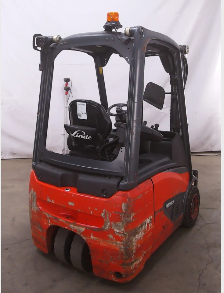 Linde E16C-02 - Elektromos targonca: 3 kép. Linde E16C-02 - Elektromos targonca: 3 kép.