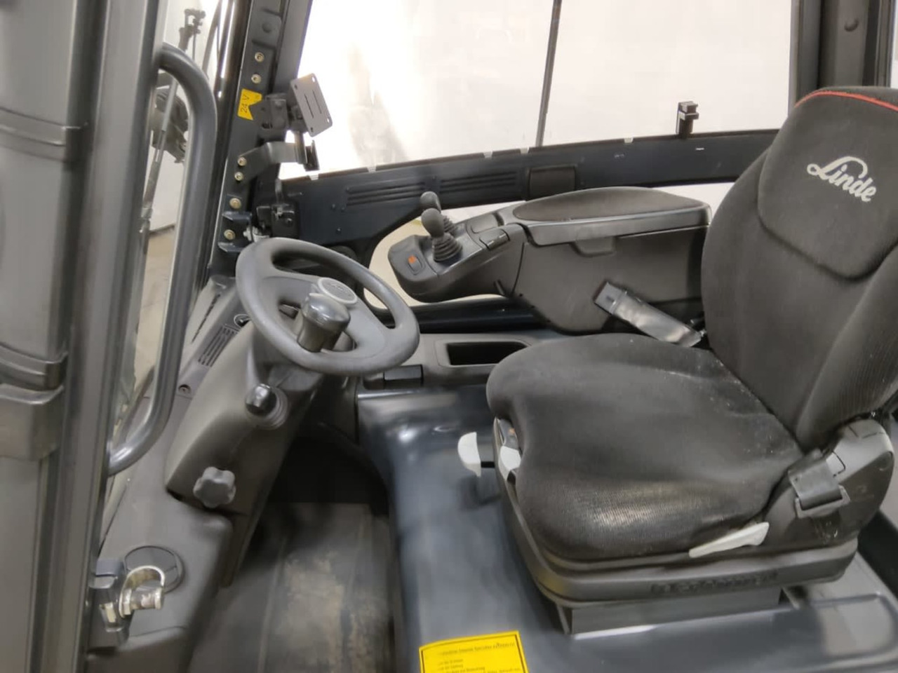 Linde E25HL-01/600 - Elektromos targonca: 4 kép. Linde E25HL-01/600 - Elektromos targonca: 4 kép.