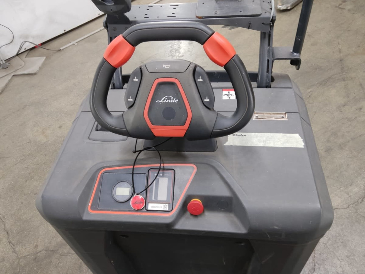 Linde N20/LiIon - Komissiózó targoncá: 4 kép. Linde N20/LiIon - Komissiózó targoncá: 4 kép.