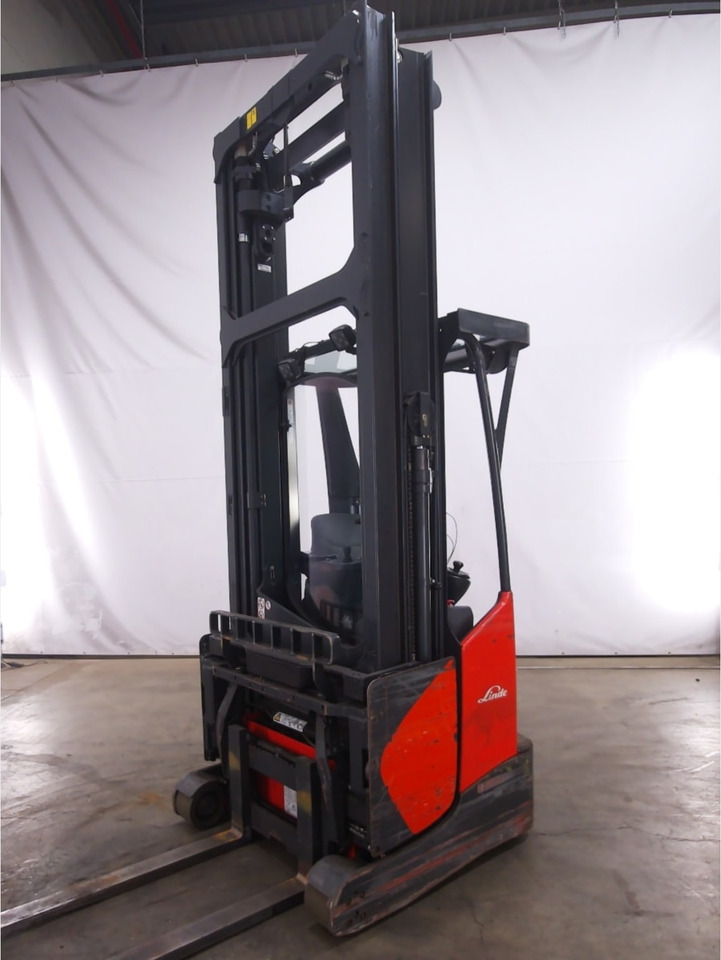 Linde R14X-03 - Tolóoszlopos targoncá: 1 kép. Linde R14X-03 - Tolóoszlopos targoncá: 1 kép.