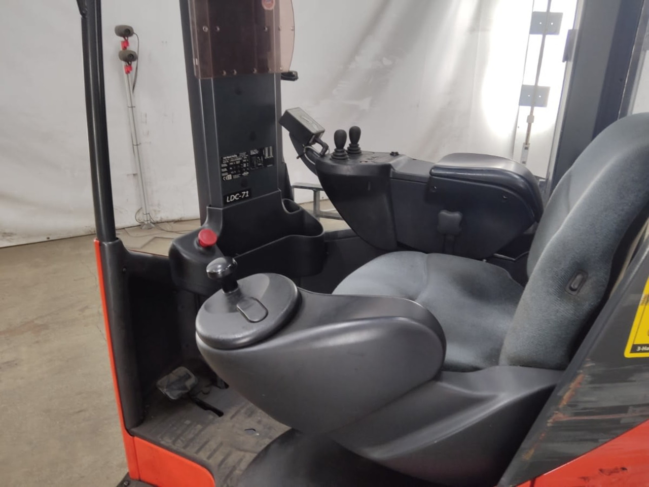 Linde R14X-03 - Tolóoszlopos targoncá: 4 kép. Linde R14X-03 - Tolóoszlopos targoncá: 4 kép.