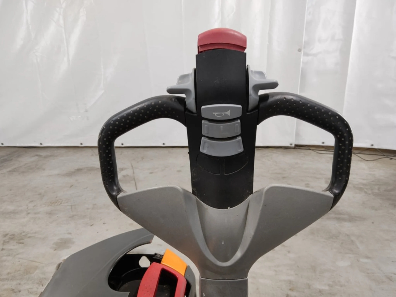 STILL EXU20 - Kézi raklapemelő: 3 kép. STILL EXU20 - Kézi raklapemelő: 3 kép.