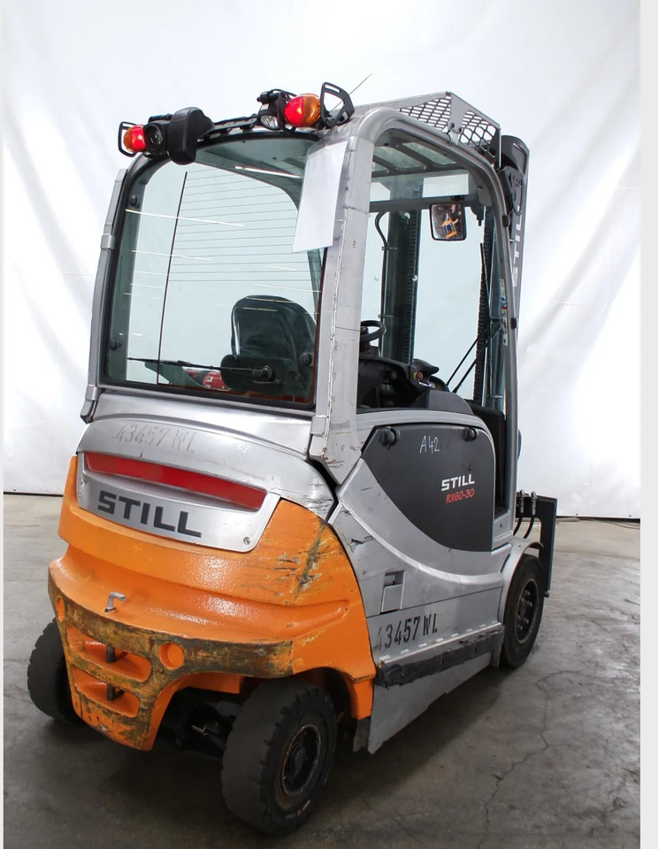 STILL RX60-30 - Elektromos targonca: 2 kép. STILL RX60-30 - Elektromos targonca: 2 kép.