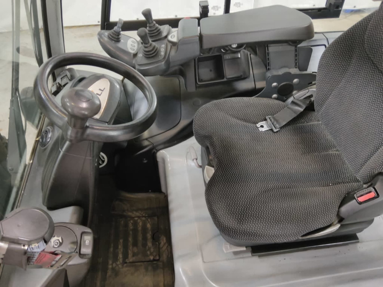 STILL RX60-30 - Elektromos targonca: 3 kép. STILL RX60-30 - Elektromos targonca: 3 kép.