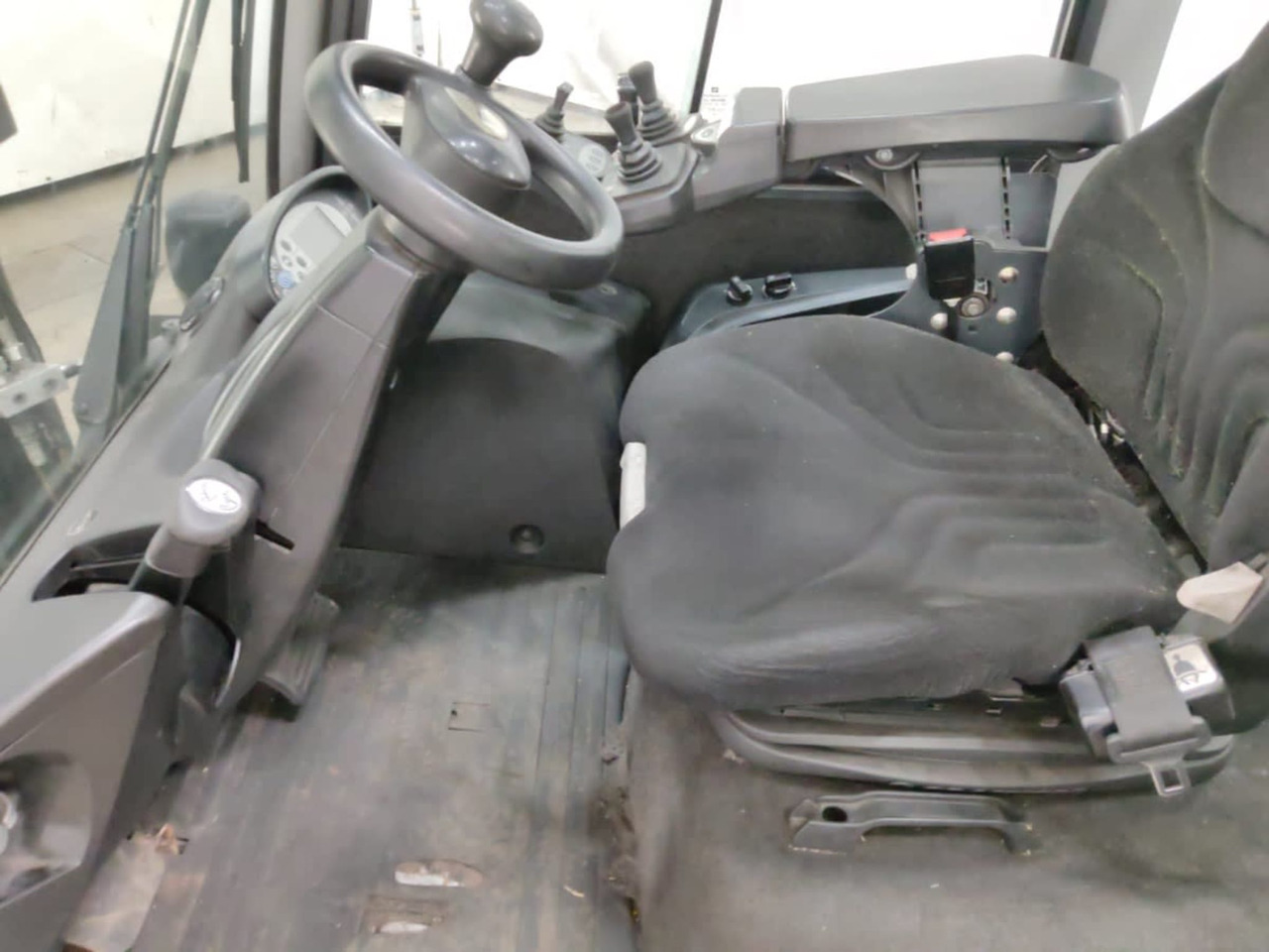 STILL RX70-50/600 - Dízel targonca: 3 kép. STILL RX70-50/600 - Dízel targonca: 3 kép.