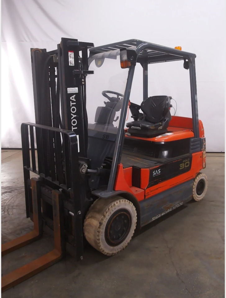 Toyota 7FBMF30 - Elektromos targonca: 1 kép. Toyota 7FBMF30 - Elektromos targonca: 1 kép.