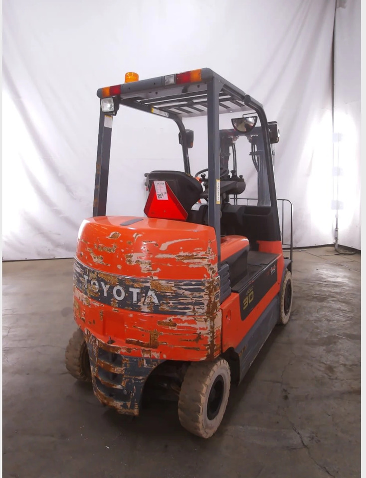 Toyota 7FBMF30 - Elektromos targonca: 3 kép. Toyota 7FBMF30 - Elektromos targonca: 3 kép.