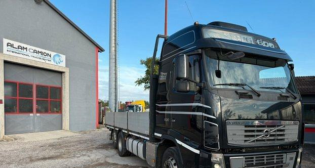 Volvo FH16-600. Euro 5 - Platós teherautó: 2 kép. Volvo FH16-600. Euro 5 - Platós teherautó: 2 kép.