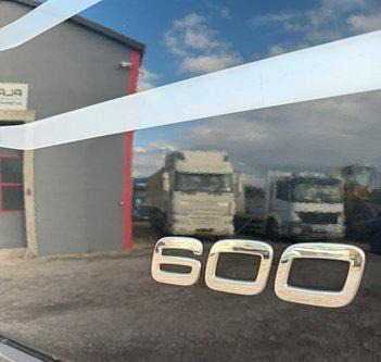 Volvo FH16-600. Euro 5 - Platós teherautó: 3 kép. Volvo FH16-600. Euro 5 - Platós teherautó: 3 kép.