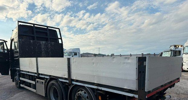 Volvo FH16-600. Euro 5 - Platós teherautó: 5 kép. Volvo FH16-600. Euro 5 - Platós teherautó: 5 kép.