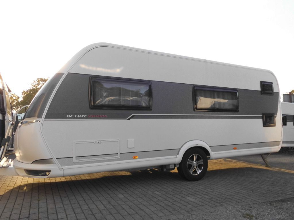 Hobby DE LUXE EDITION 560 KMFe 1 Hand XT-Mover Garage - Lakókocsi: 3 kép. Hobby DE LUXE EDITION 560 KMFe 1 Hand XT-Mover Garage - Lakókocsi: 3 kép.