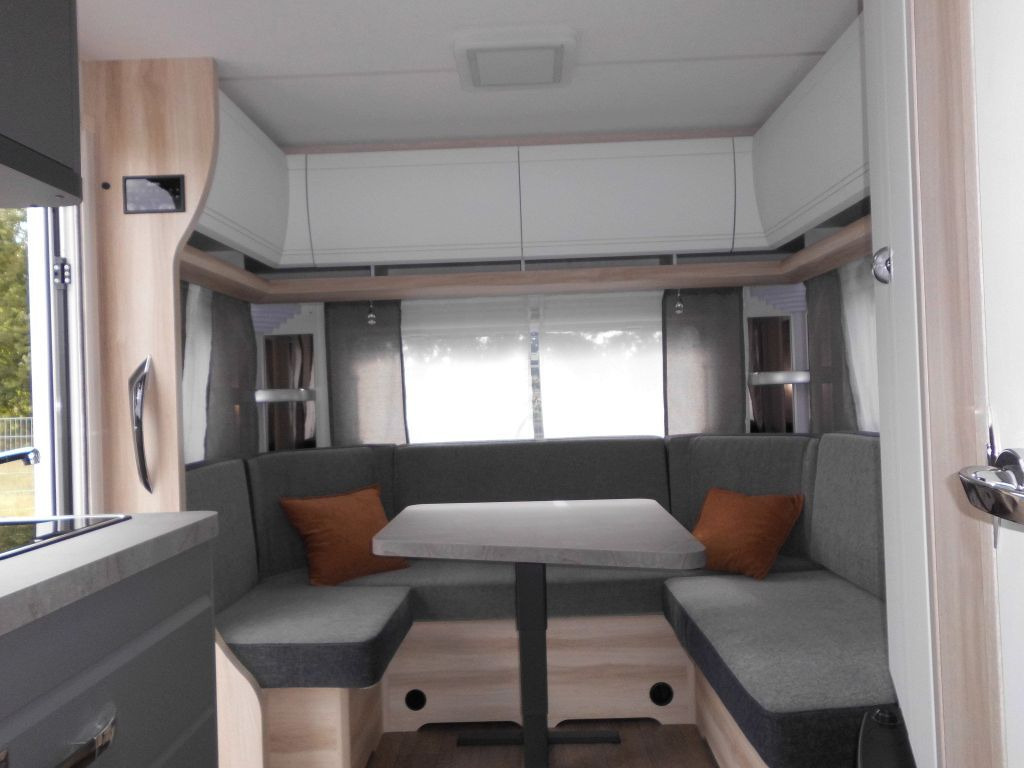 Hobby De Luxe 495 UL 2026 AUTARK 1800kg. Ambiente++ - Lakókocsi: 5 kép. Hobby De Luxe 495 UL 2026 AUTARK 1800kg. Ambiente++ - Lakókocsi: 5 kép.