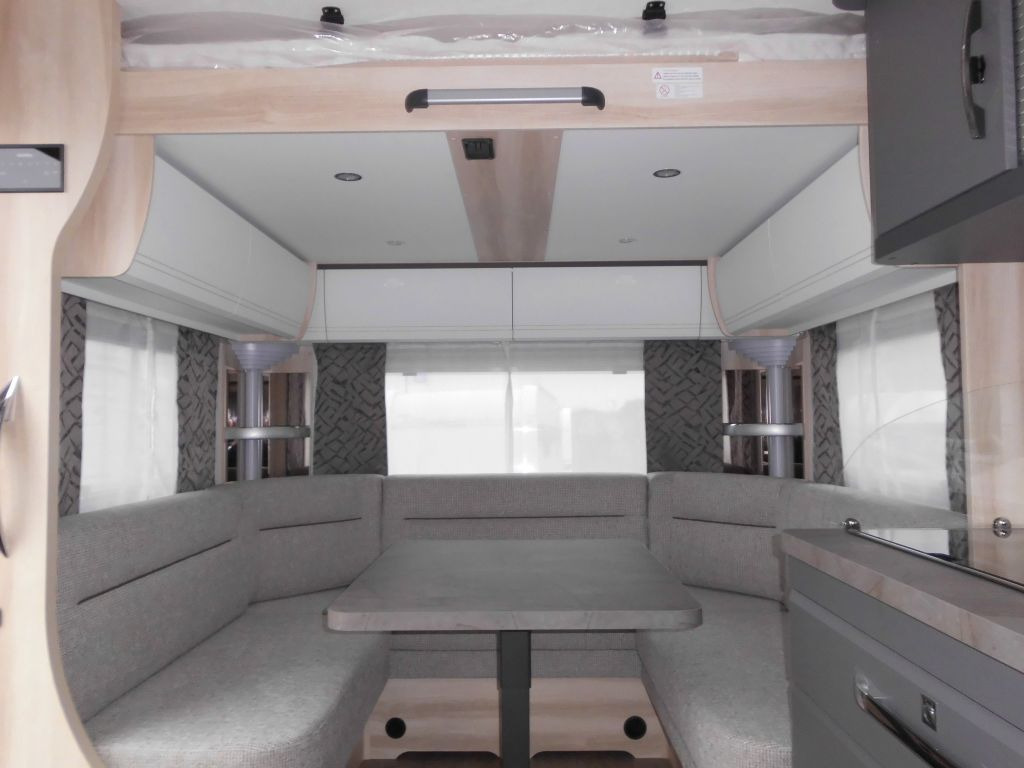 Hobby De Luxe 515 UHL mit Extras, Lagerabverkauf! - Lakókocsi: 1 kép. Hobby De Luxe 515 UHL mit Extras, Lagerabverkauf! - Lakókocsi: 1 kép.