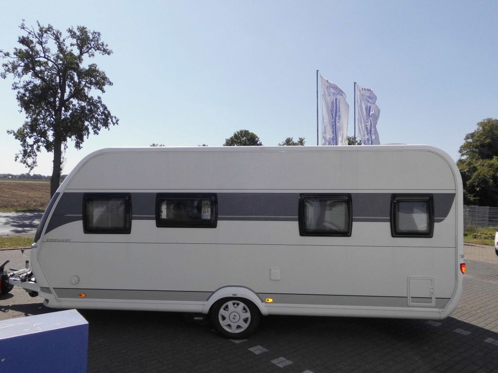 Hobby Excellent 495 WFB Mover, Autark,Combi6E Backofen - Lakókocsi: 4 kép. Hobby Excellent 495 WFB Mover, Autark,Combi6E Backofen - Lakókocsi: 4 kép.