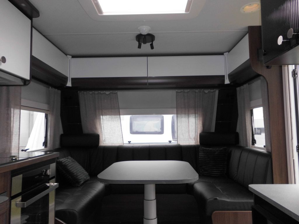 Polar Blackline 590 BFW -15% *TOP-ANGEBOT* LEDER ALDE - Lakókocsi: 5 kép. Polar Blackline 590 BFW -15% *TOP-ANGEBOT* LEDER ALDE - Lakókocsi: 5 kép.