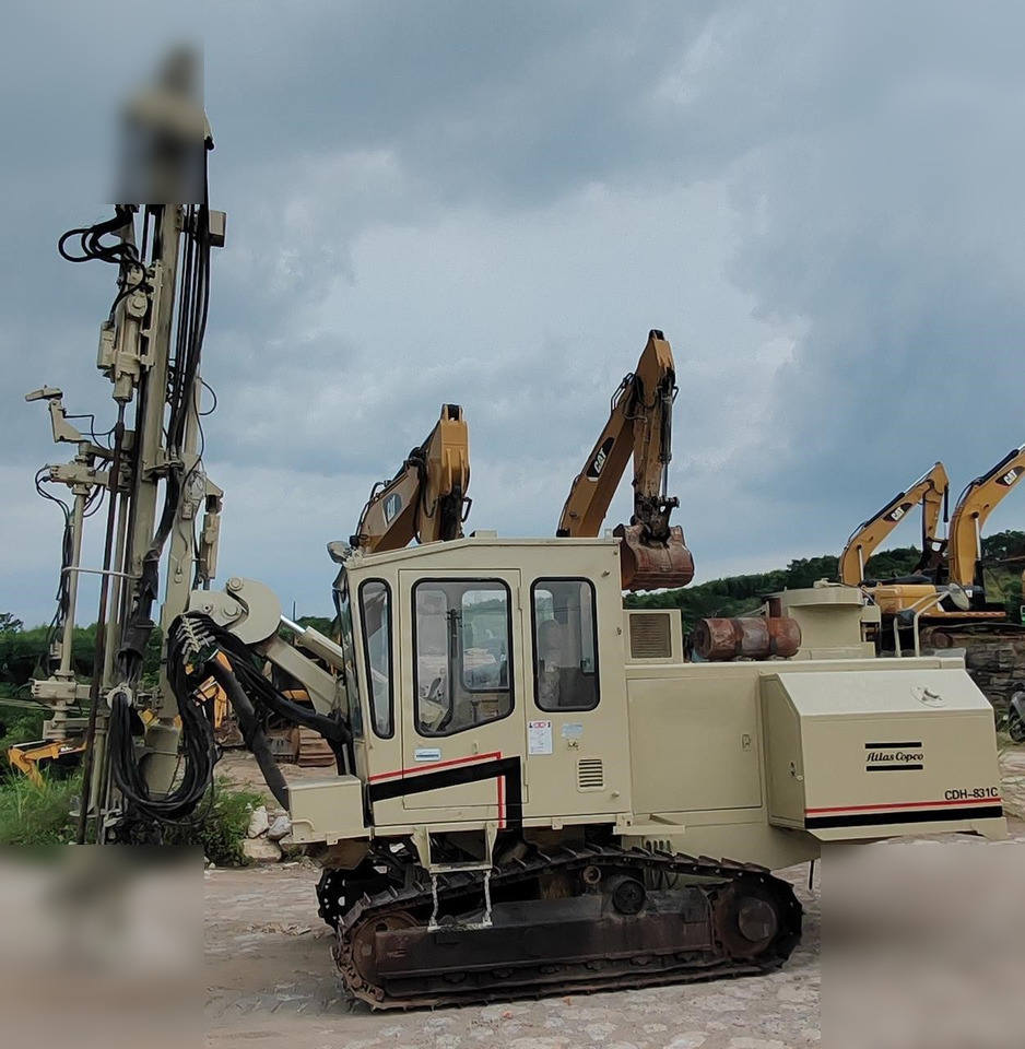 1998 ATLAS COPCO CDH831C - Fúrógép: 1 kép. 1998 ATLAS COPCO CDH831C - Fúrógép: 1 kép.