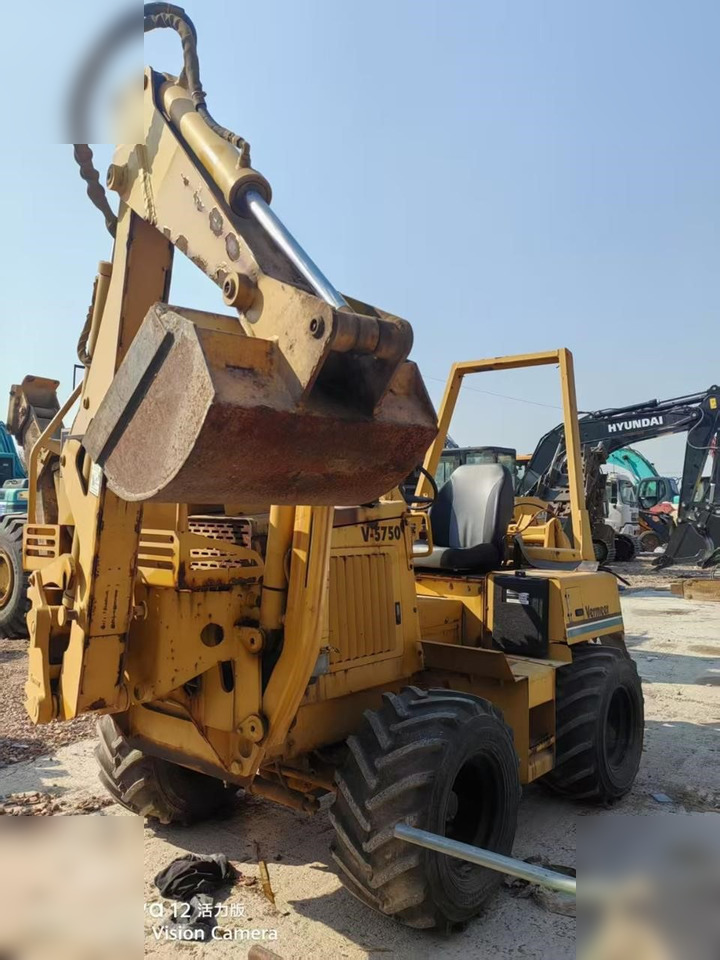 1998 VERMEER V5750 - Árokásó: 2 kép. 1998 VERMEER V5750 - Árokásó: 2 kép.