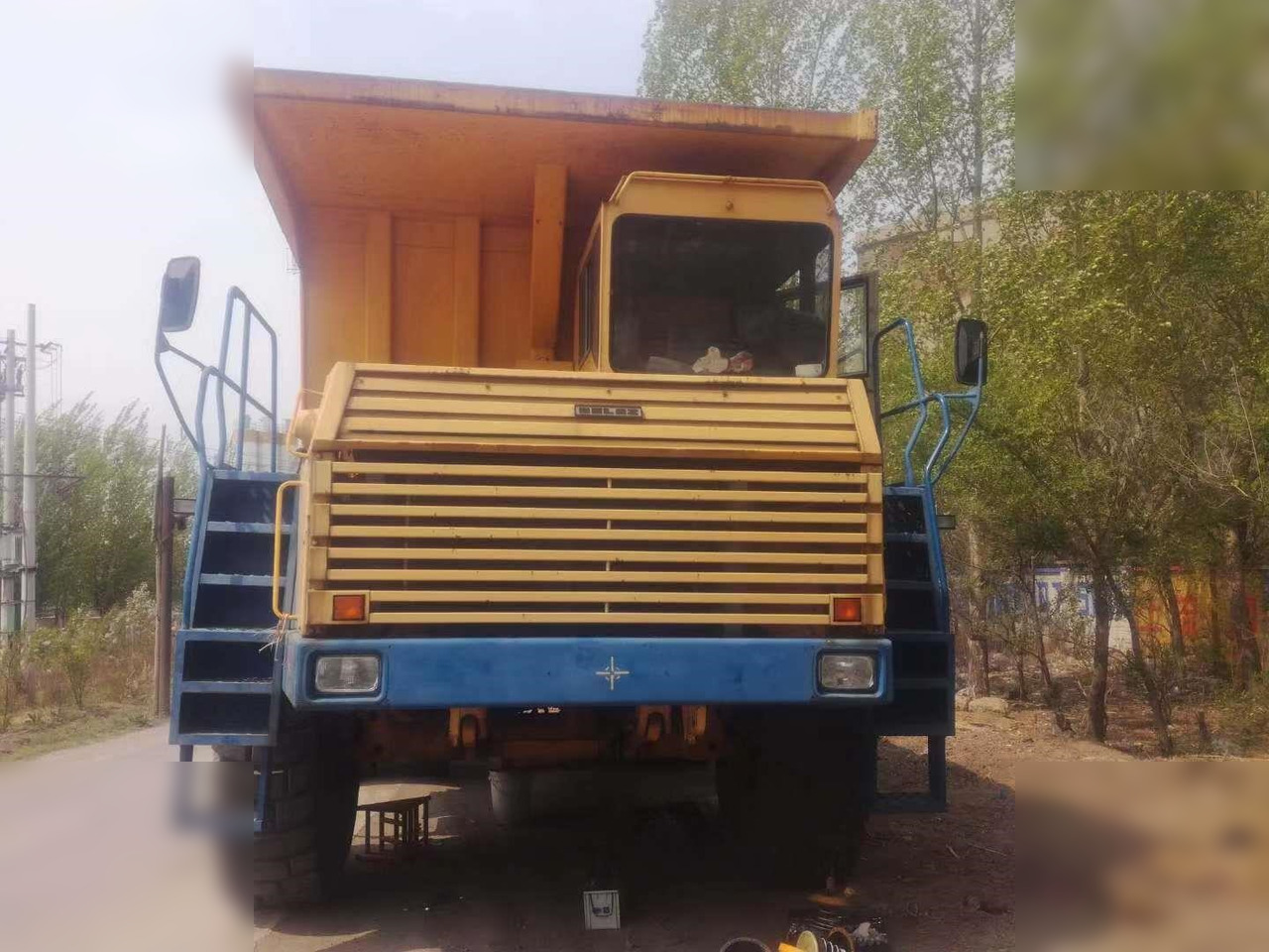 2000 BELAZ 75473 - Bánya teherautó: 4 kép. 2000 BELAZ 75473 - Bánya teherautó: 4 kép.