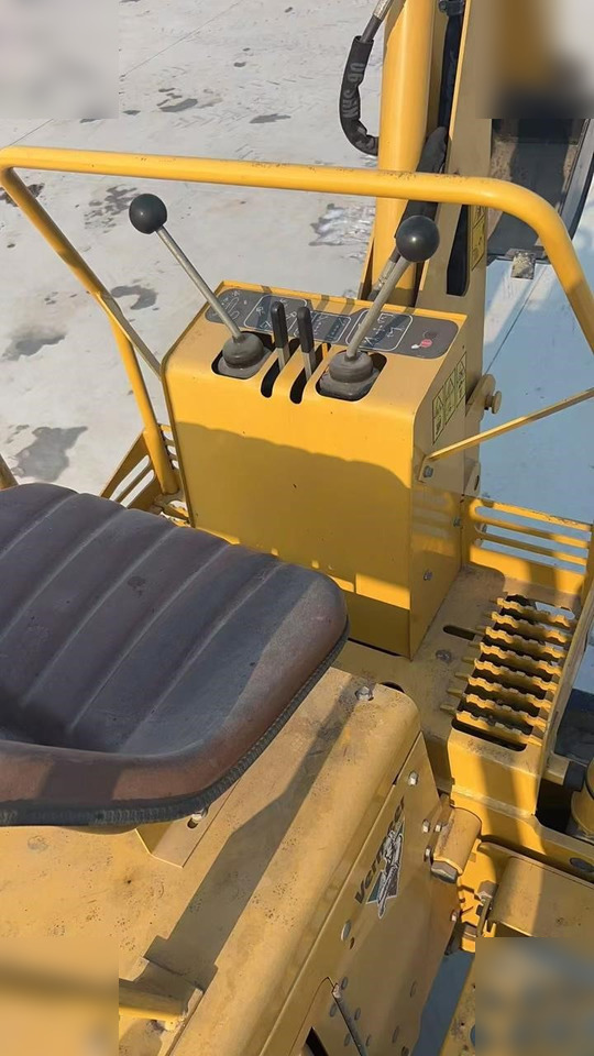 2001 VERMEER V4150A - Árokásó: 3 kép. 2001 VERMEER V4150A - Árokásó: 3 kép.