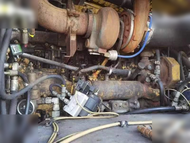 2011 ATLAS COPCO ROC L8-30 - Fúrógép: 3 kép. 2011 ATLAS COPCO ROC L8-30 - Fúrógép: 3 kép.