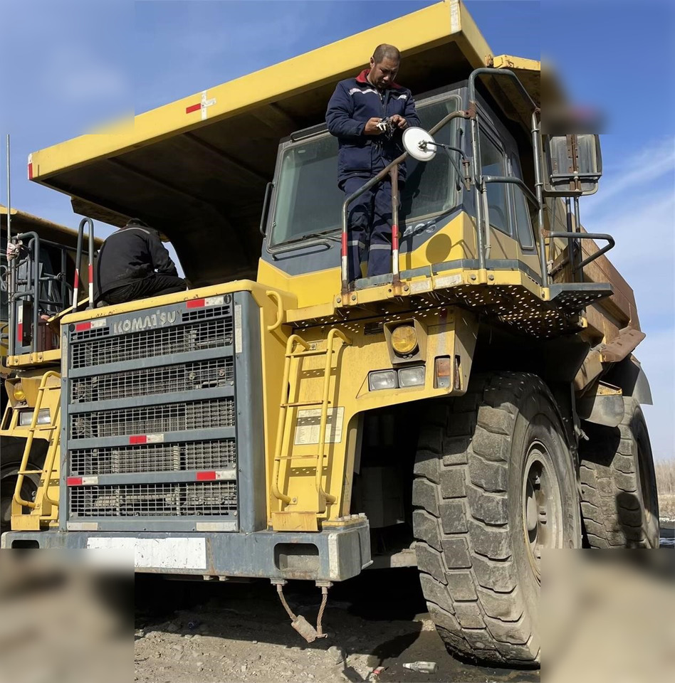 2011 KOMATSU HD465-7 - Bánya teherautó: 1 kép. 2011 KOMATSU HD465-7 - Bánya teherautó: 1 kép.