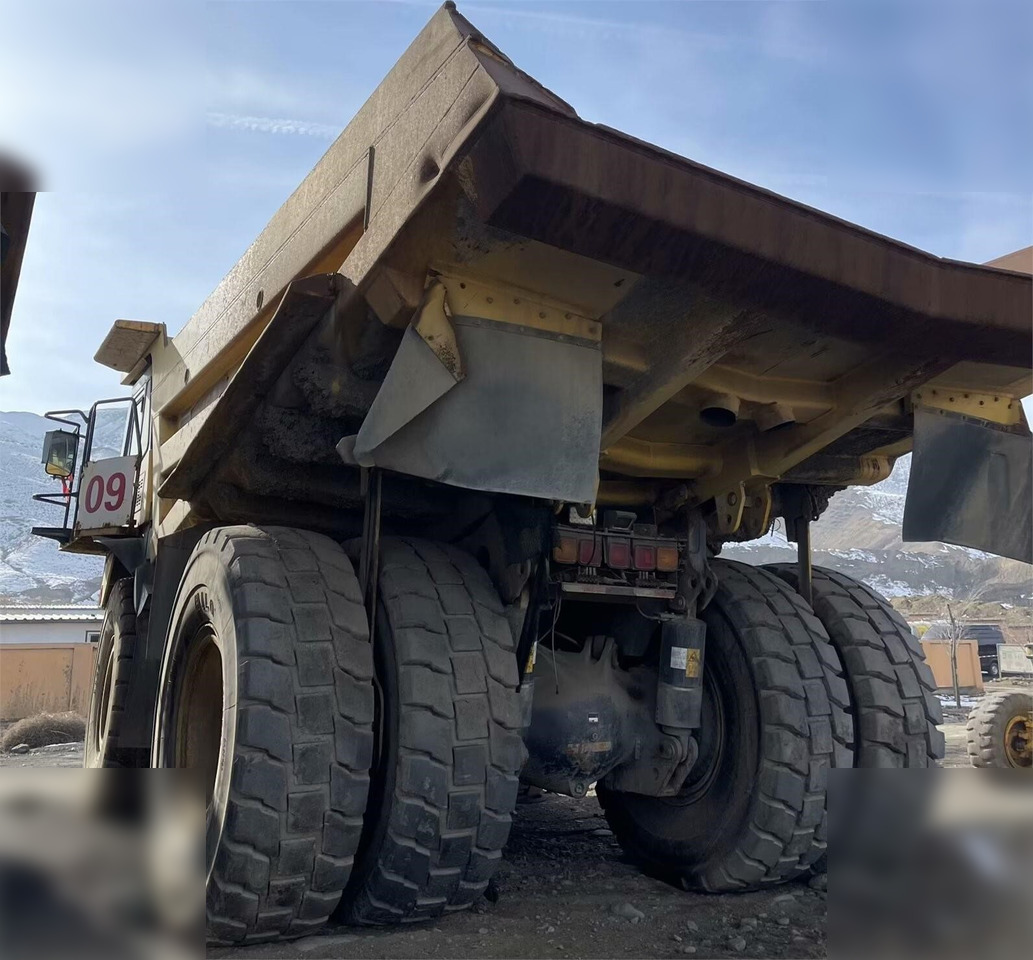 2011 KOMATSU HD465-7 - Bánya teherautó: 3 kép. 2011 KOMATSU HD465-7 - Bánya teherautó: 3 kép.