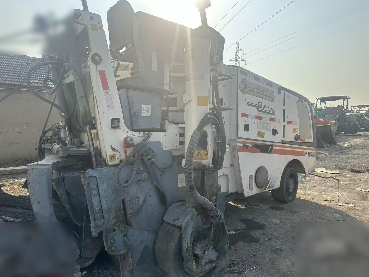 2011 WIRTGEN W100 - Aszfaltmaró: 4 kép. 2011 WIRTGEN W100 - Aszfaltmaró: 4 kép.