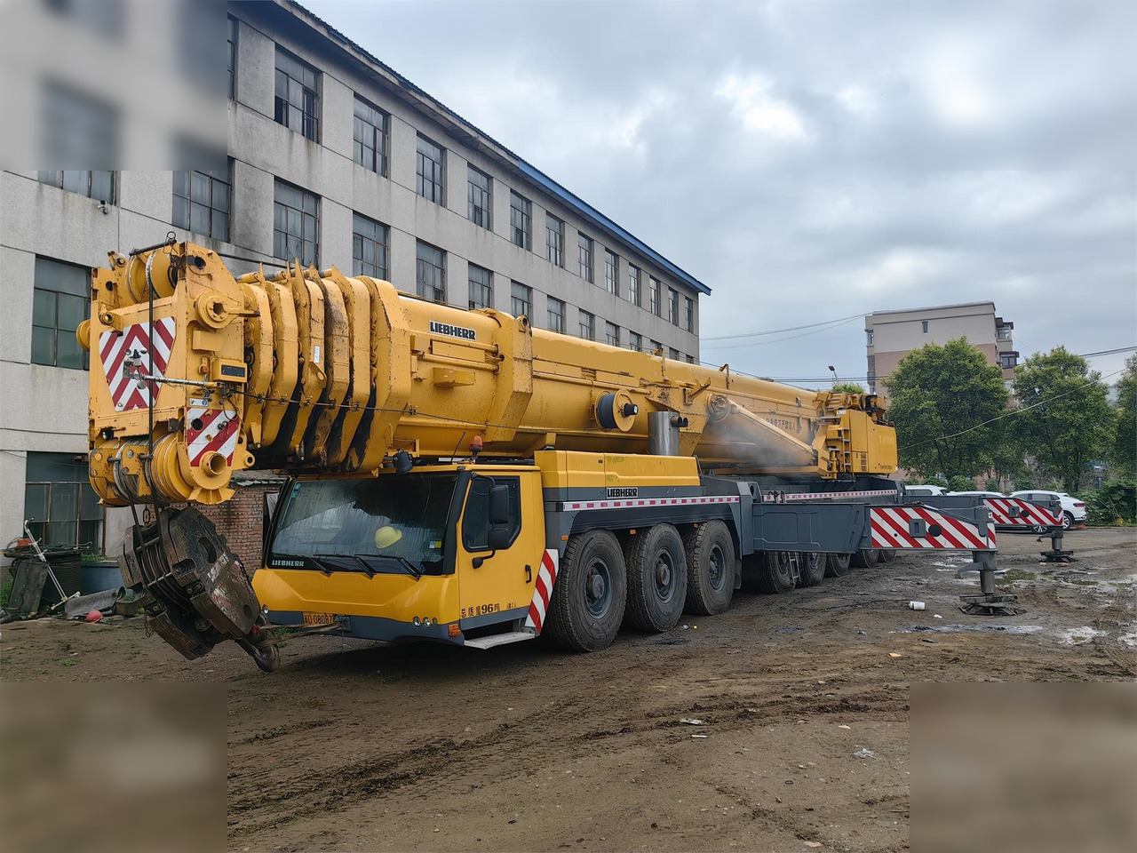 2012 LIEBHERR LTM1500-8.1 - Terepjáró autódaru: 2 kép. 2012 LIEBHERR LTM1500-8.1 - Terepjáró autódaru: 2 kép.