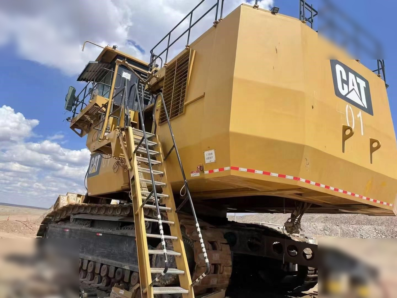 2013 CATERPILLAR 6040ACFS - Lánctalpas kotró: 1 kép. 2013 CATERPILLAR 6040ACFS - Lánctalpas kotró: 1 kép.