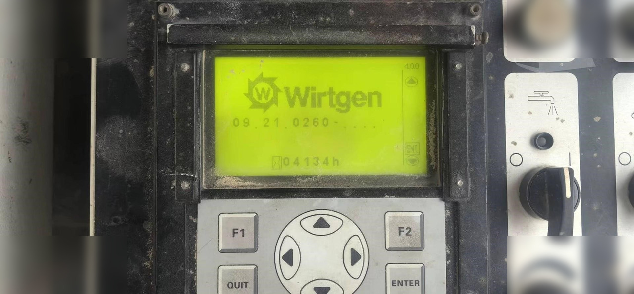 2013 WIRTGEN W2100 - Aszfaltmaró: 2 kép. 2013 WIRTGEN W2100 - Aszfaltmaró: 2 kép.