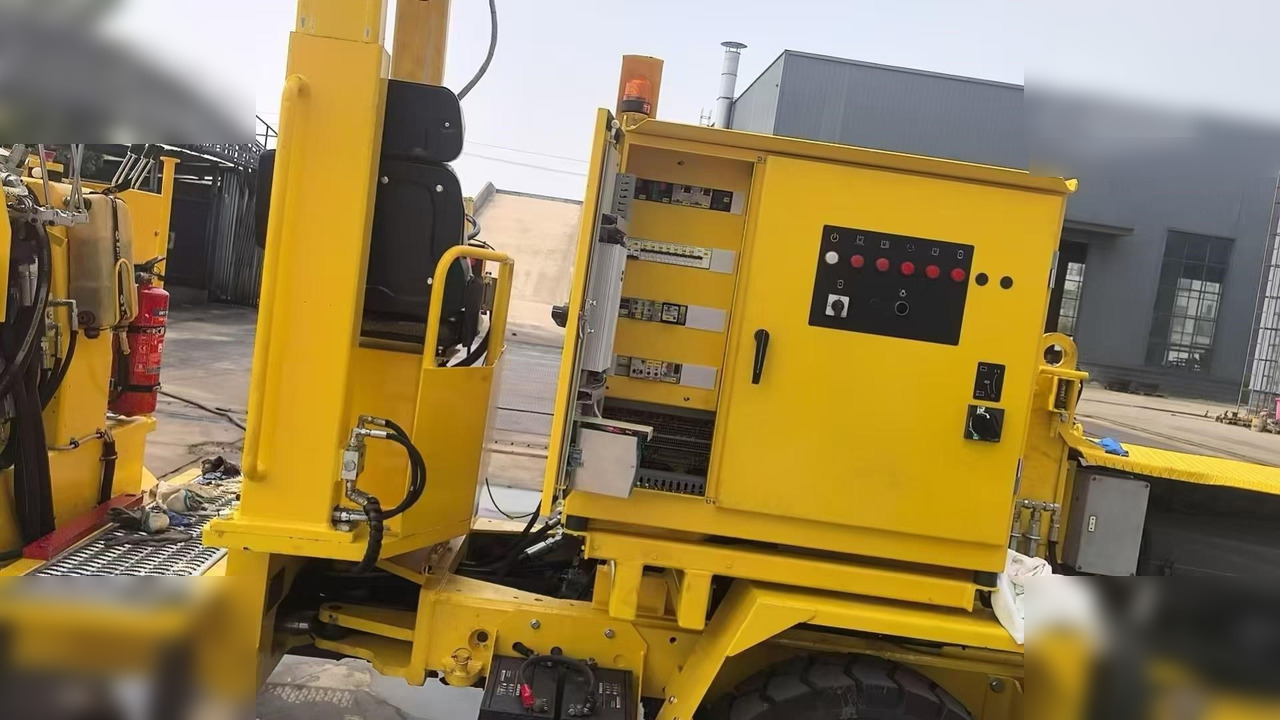 2014 ATLAS COPCO BOOMER 281 - Irányított fúrógép: 2 kép. 2014 ATLAS COPCO BOOMER 281 - Irányított fúrógép: 2 kép.